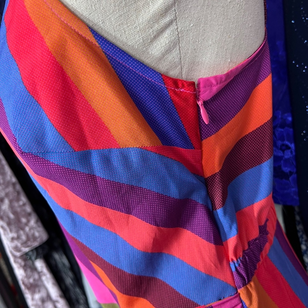 👗|•A NEW DAY•| V-Neck Belted Colorful Dress Size Small - Picture 4 of 7